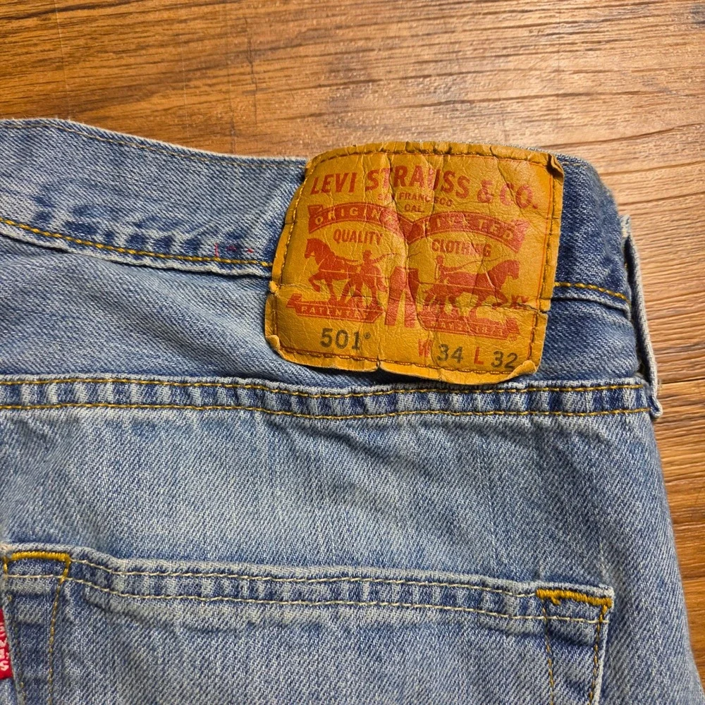 Levi's 501 Original Fit Jeans Straight Leg 34x32 Light Wash Classic Normcore